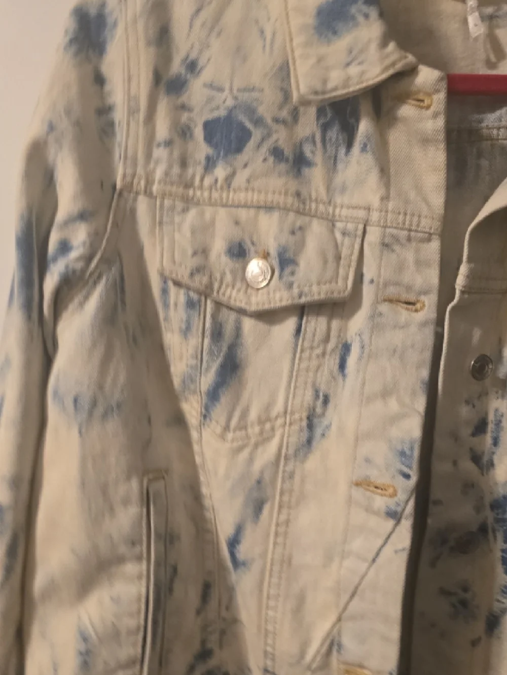Free People Bleached Tie Dye Denim Jacket in Cream and Blue NWT - Picture 3 of 5